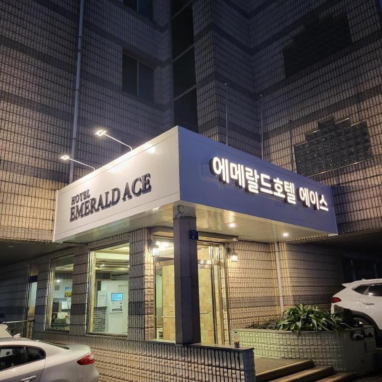 Emerald Ace Hotel Jeju Exterior foto