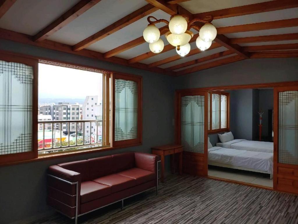 Emerald Ace Hotel Jeju Exterior foto