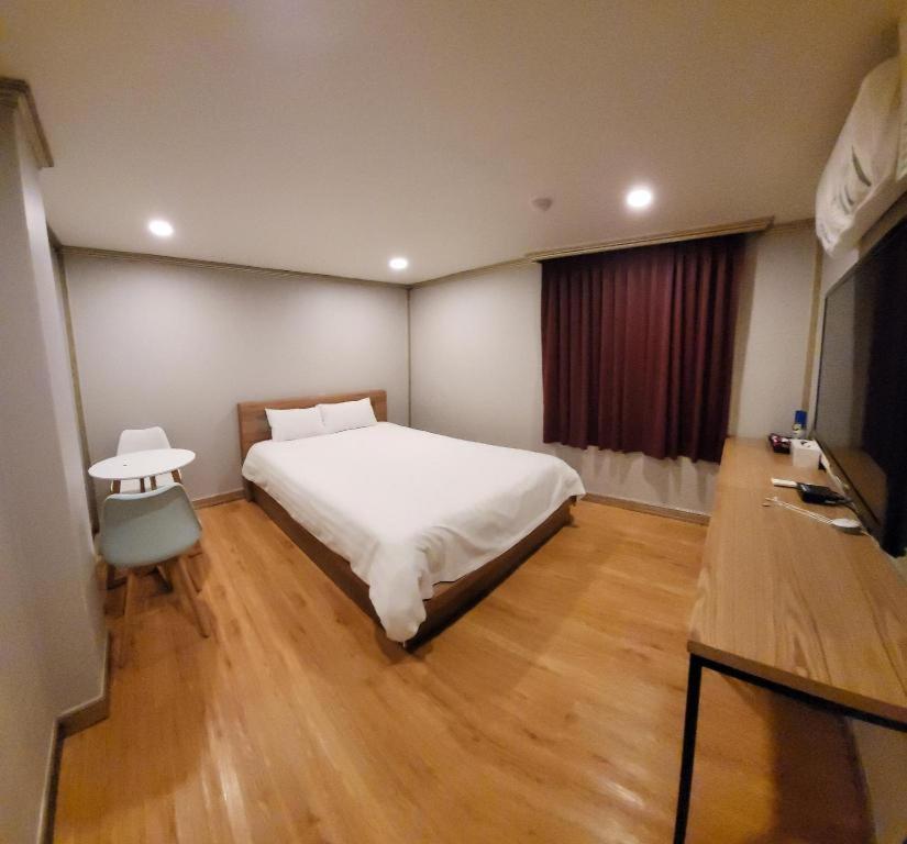 Emerald Ace Hotel Jeju Exterior foto