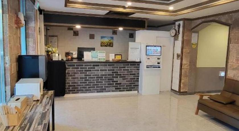Emerald Ace Hotel Jeju Exterior foto